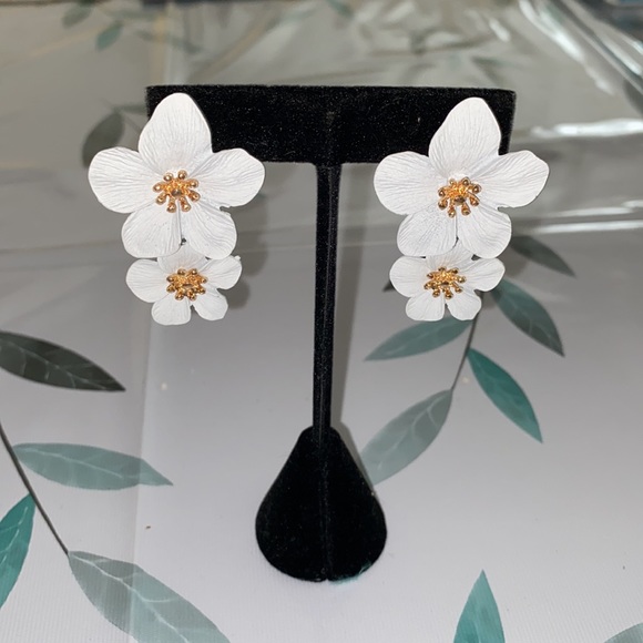 Boho Flower Stud Earrings - Picture 13 of 13